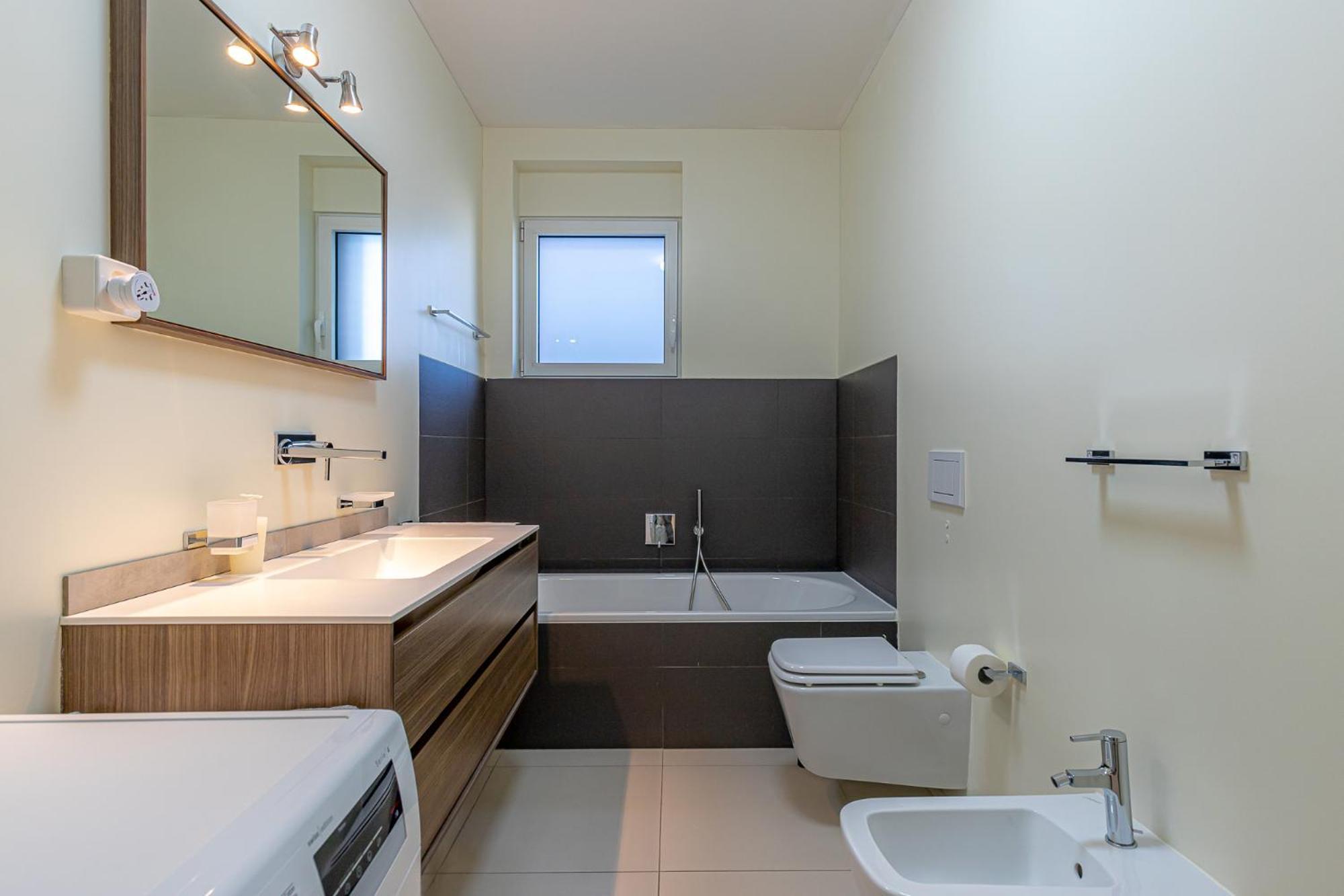 Imperial Of Lugano 3 With A Lake View Behind The Station And 10 Min From The Lake Of Lugano Exterior foto